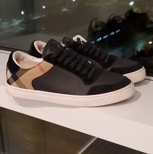 Mens Burberry low top checked